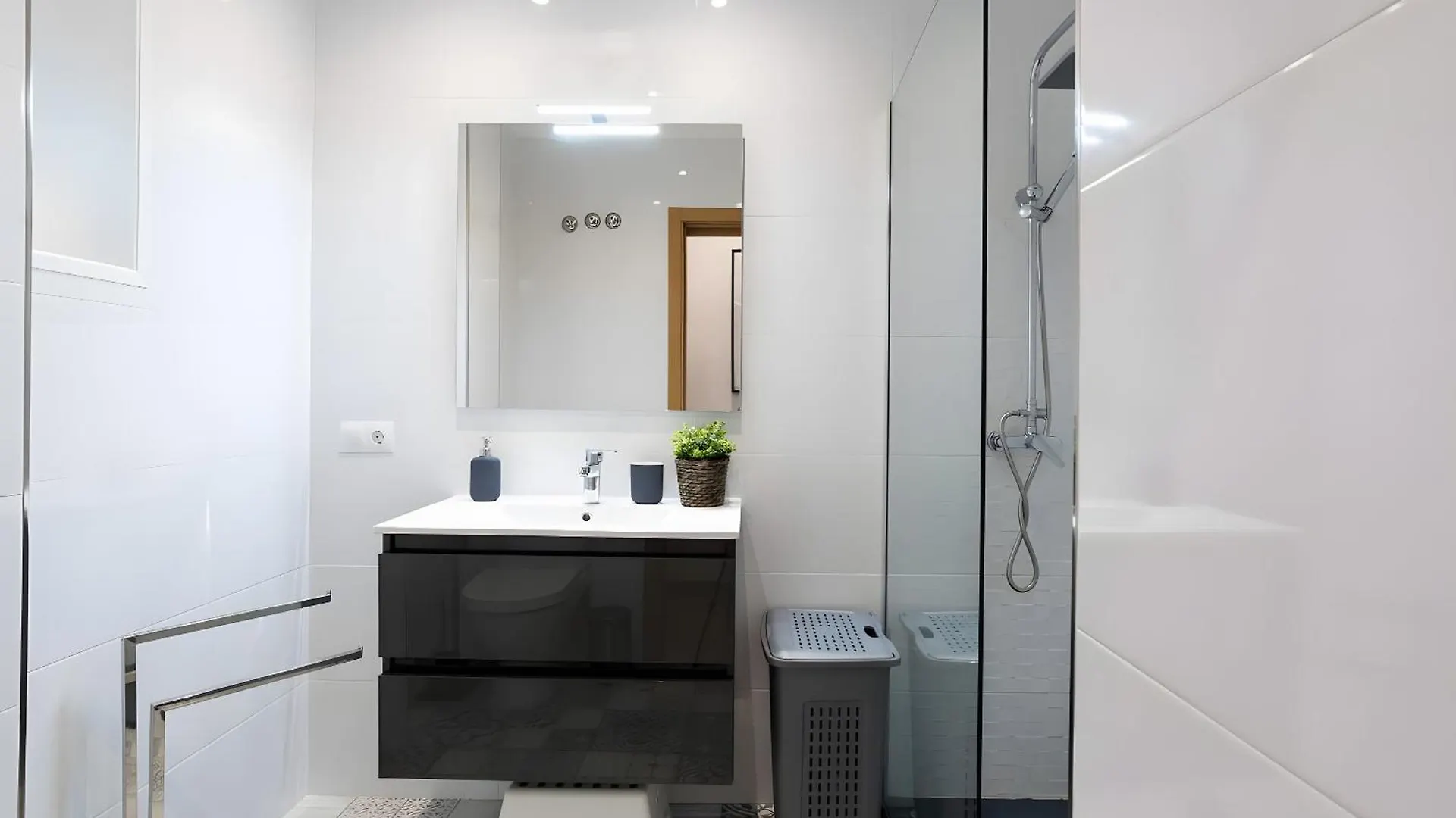 Quiet, Bright And Central Apartment Malaga